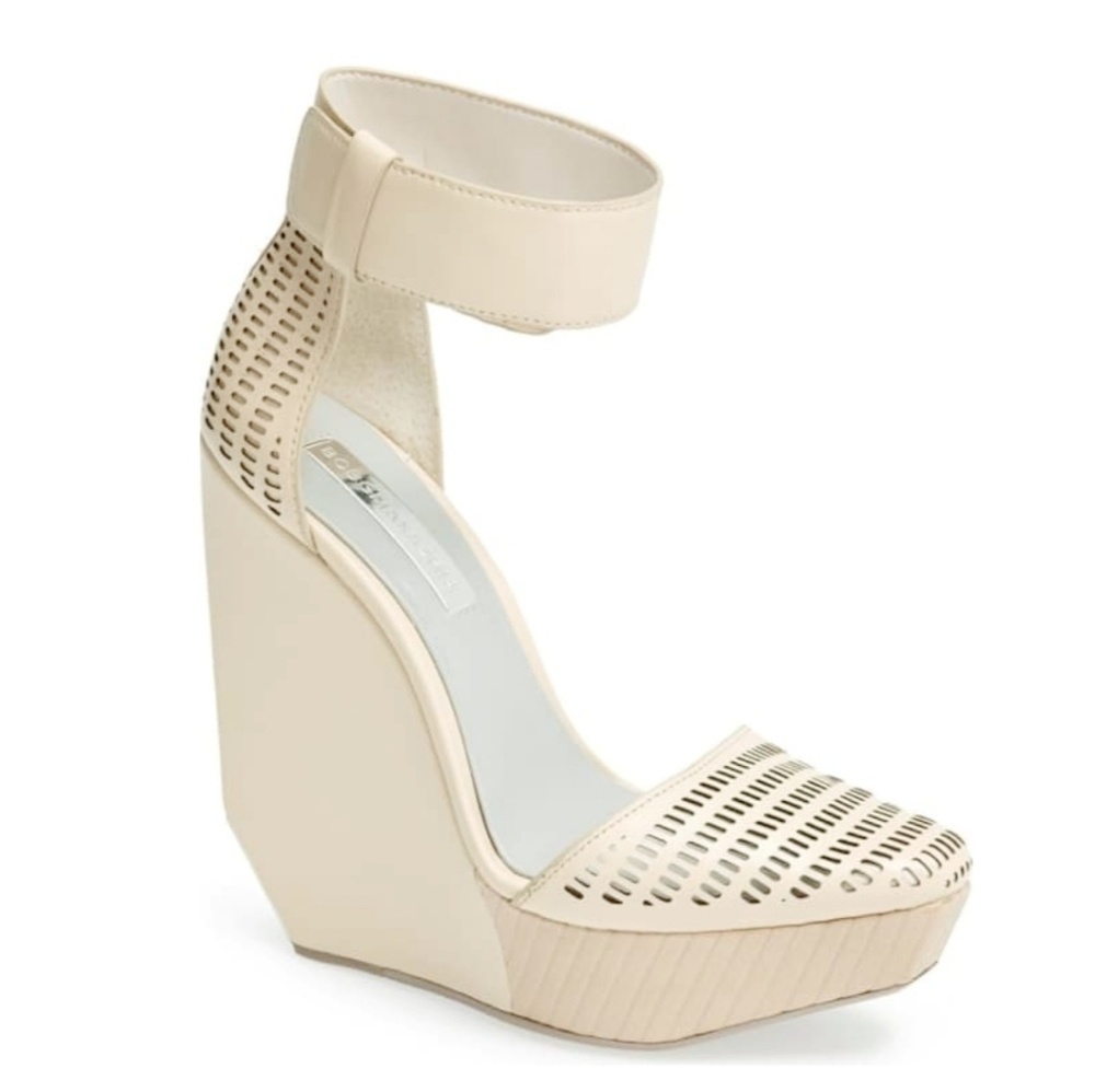 BCBG Platform Cuffed Sandals 9.5 (*9)